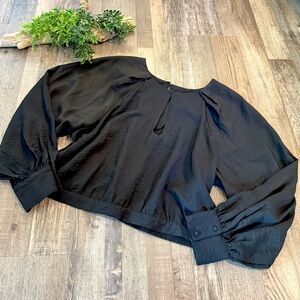 BANANA REPUBLIC Cropped Black Longsleeve Blouse with Keyhole, Size XL